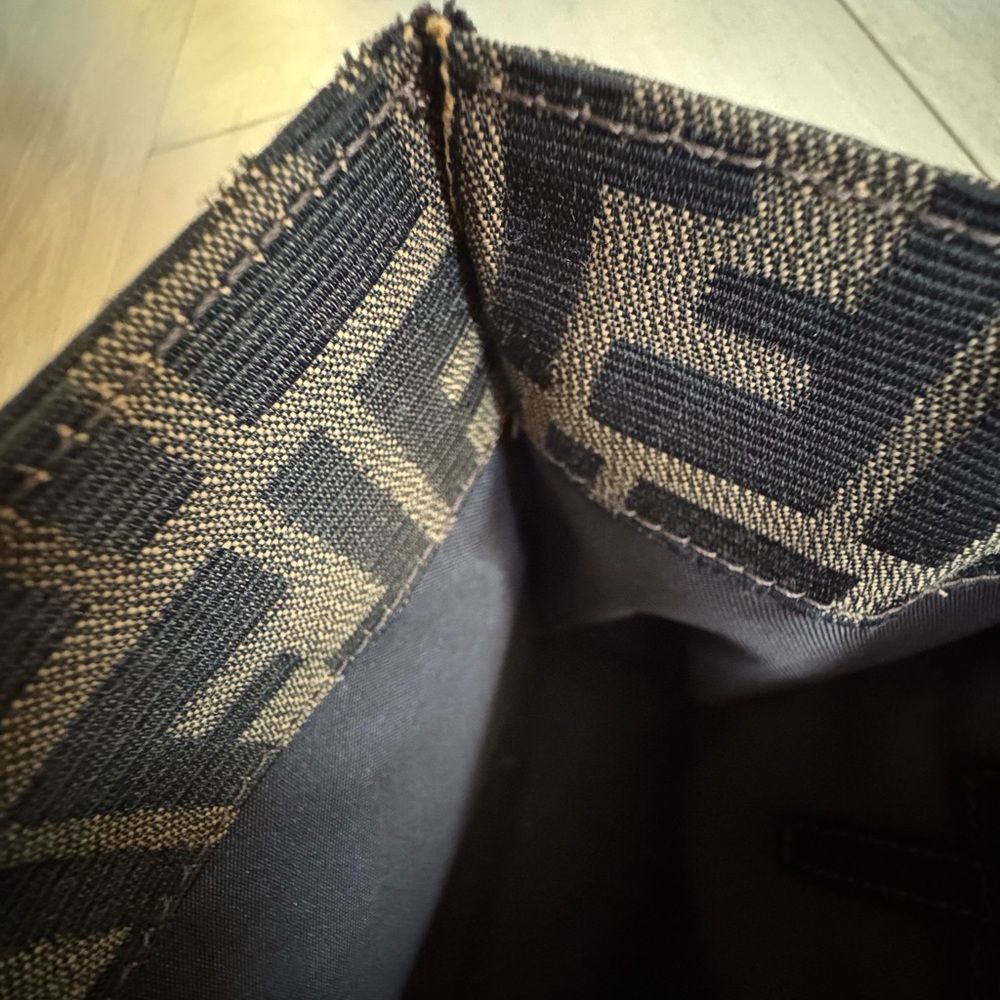 Fendi  Bag. 100% Authentic. Dustbag incl. In good used (vintage) condition. - Picture 12 of 14